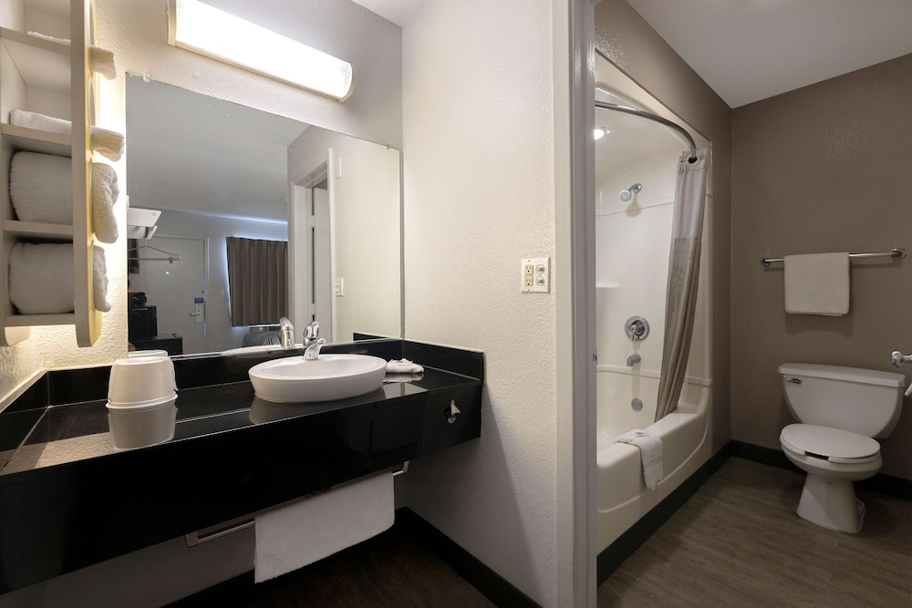 Motel6 San Antonio, TX - West SeaWorld 42/43