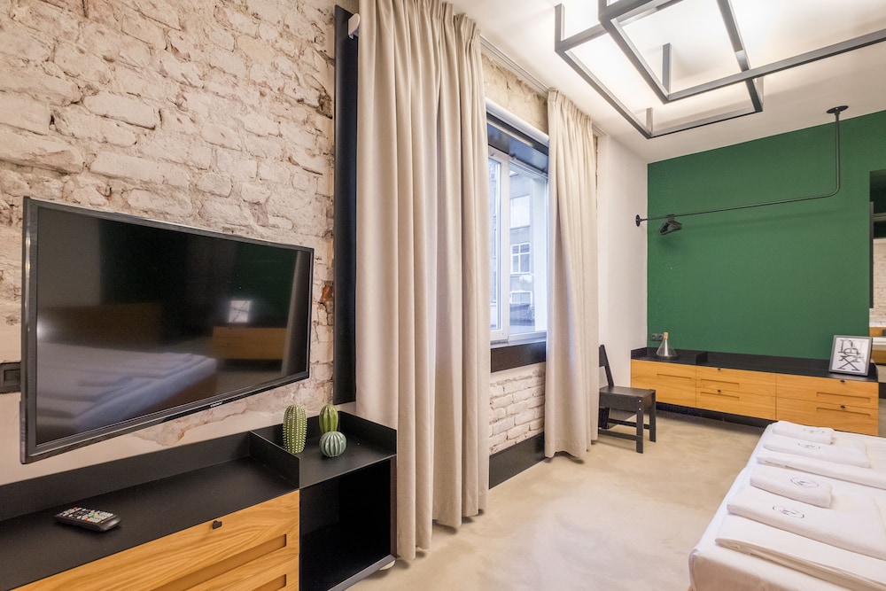 R34 Boutique Hotel 40/50