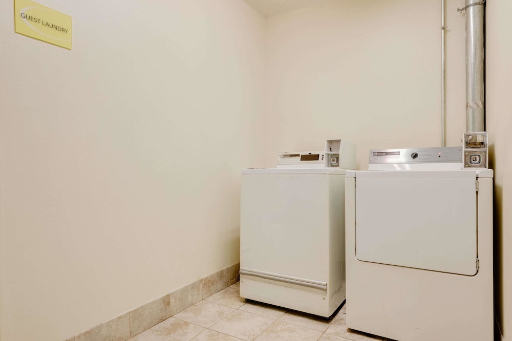 Super 8 By Wyndham Allentown 17/21