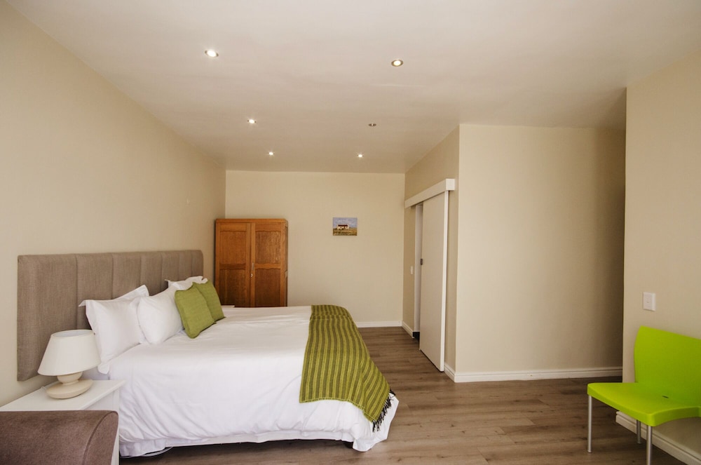 Small Bay Guest House 3/18