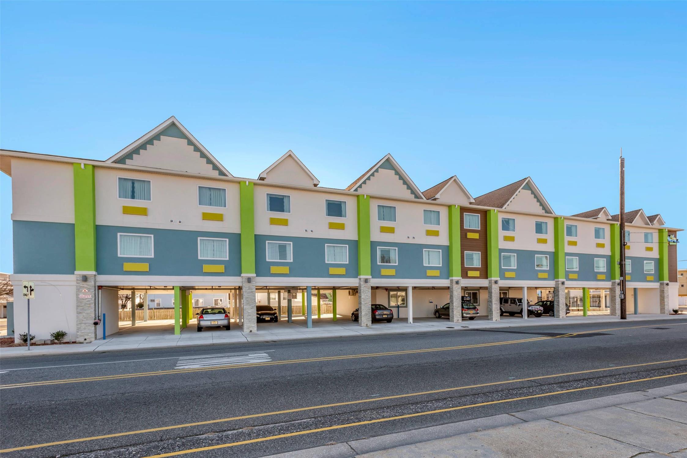 The Waves Hotel, an Ascend Collection Hotel 2/7