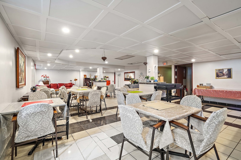 restaurant cafeteria