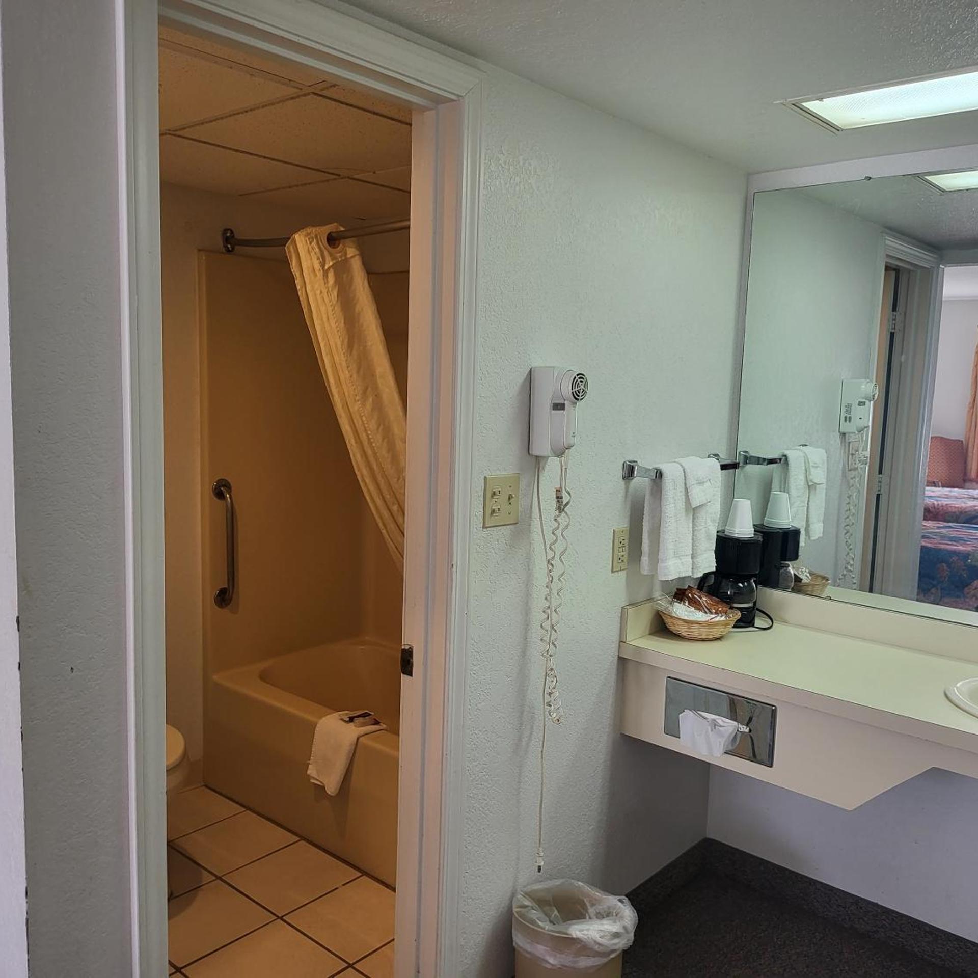 Blue Ribbon Inn and Suites 22/26