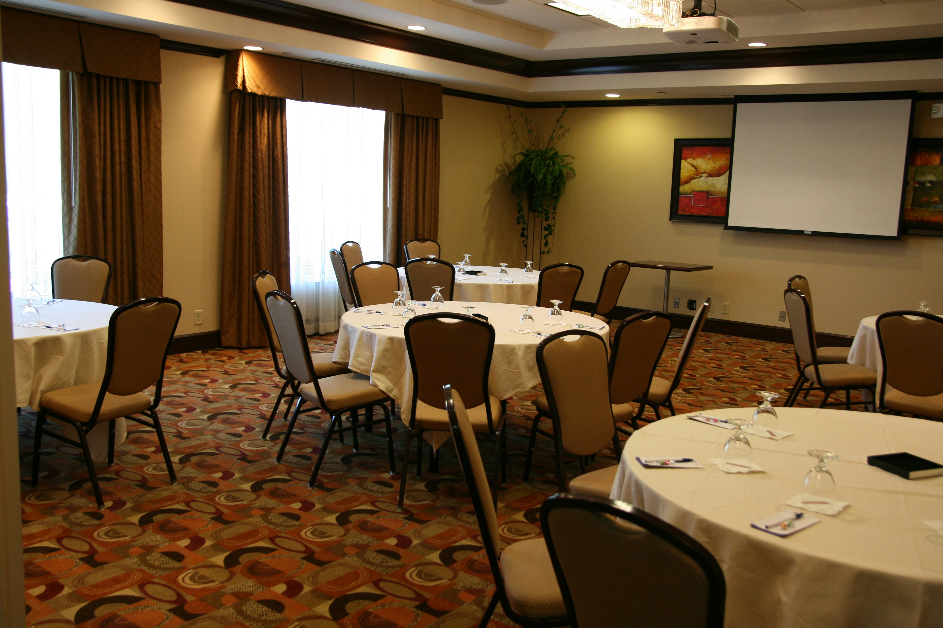 Hilton Garden Inn Cincinnati Blue Ash 20/21