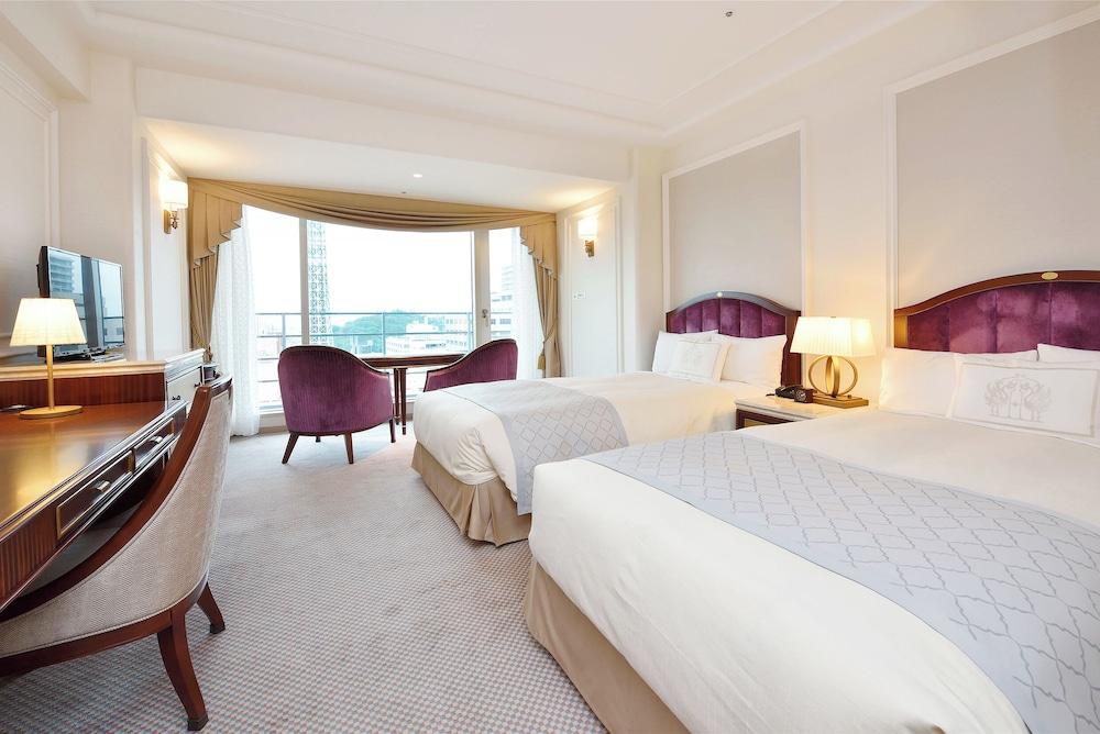ROOM, TWIN BEDS, TOWER SIDE