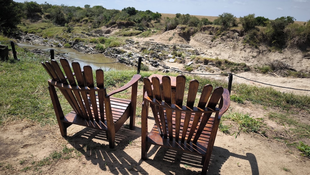 Julia's River Camp 24/50