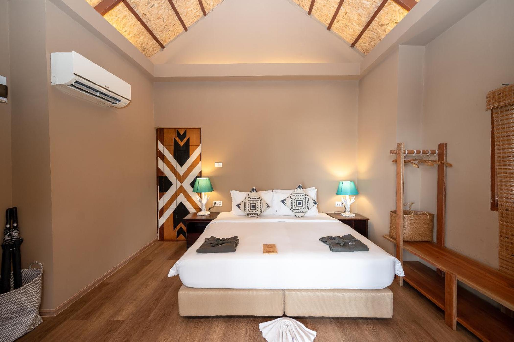Superior, Queen Bed, Sea View