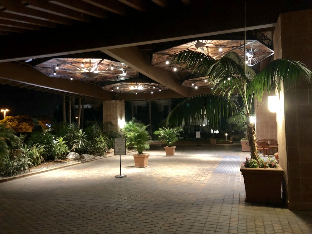 Grand Pacific Palisades Resort Hotel 69/71