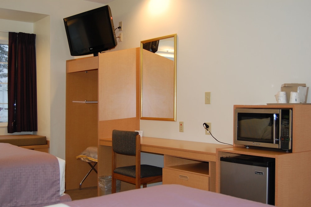 Microtel Inn & Suites by Wyndham Plattsburgh 32/41
