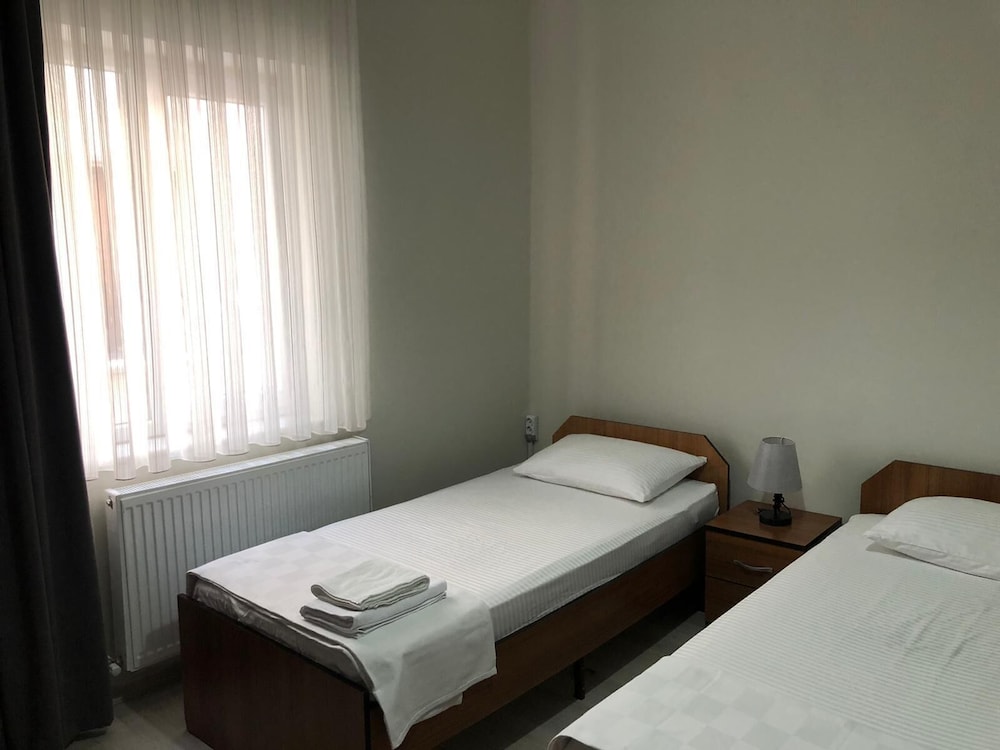 Özdemir Otel 12/20
