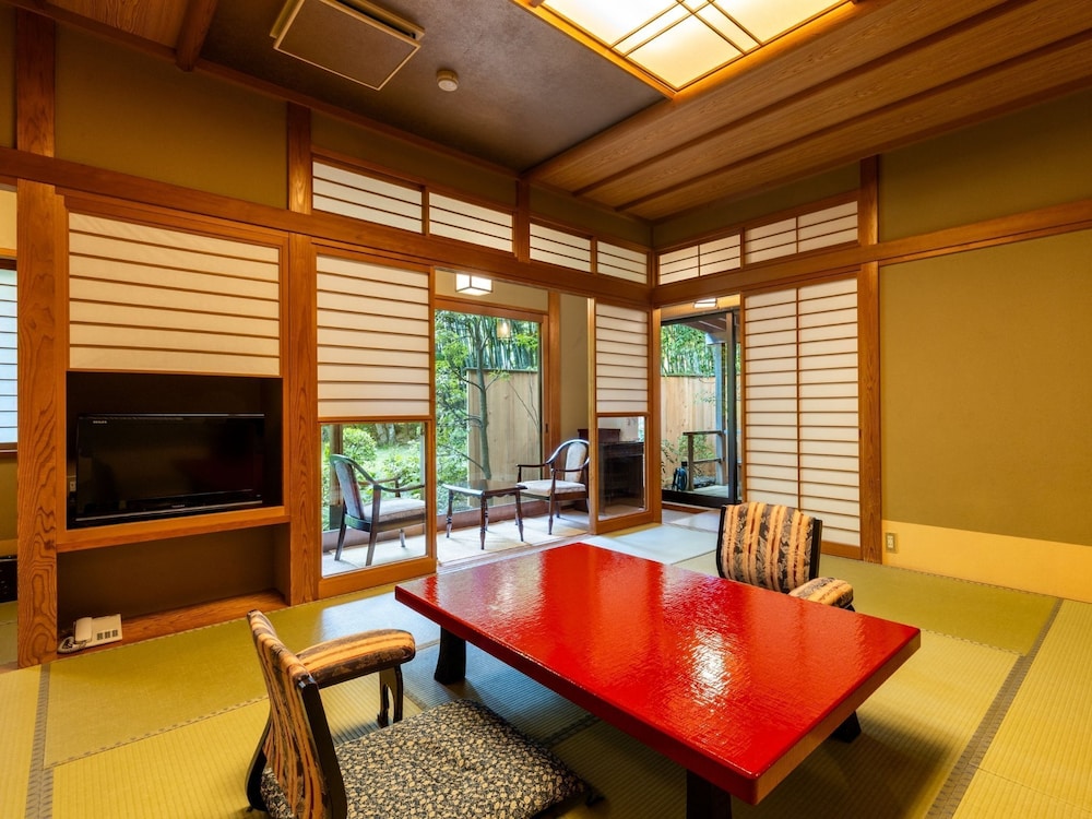 Japanese, 5 Futon Beds, Outdoor Bath