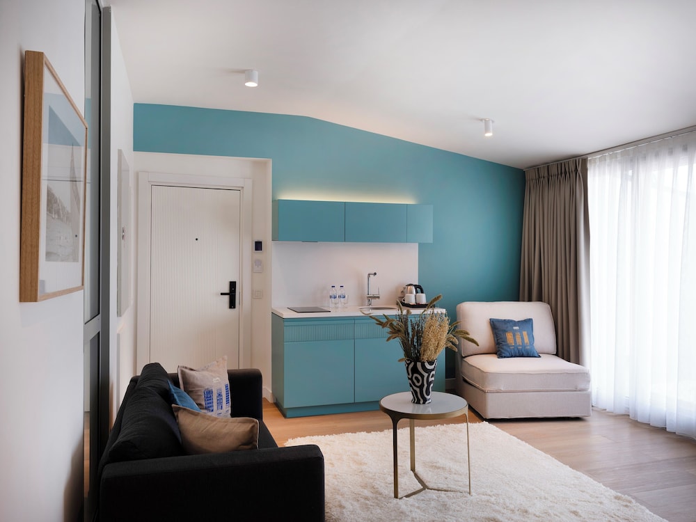 JUNO RESIDENCES 30/40