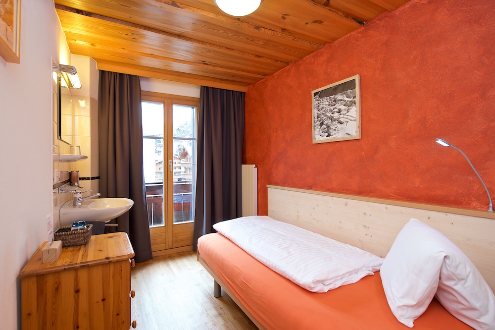 Hotel Bahnhof 13/50