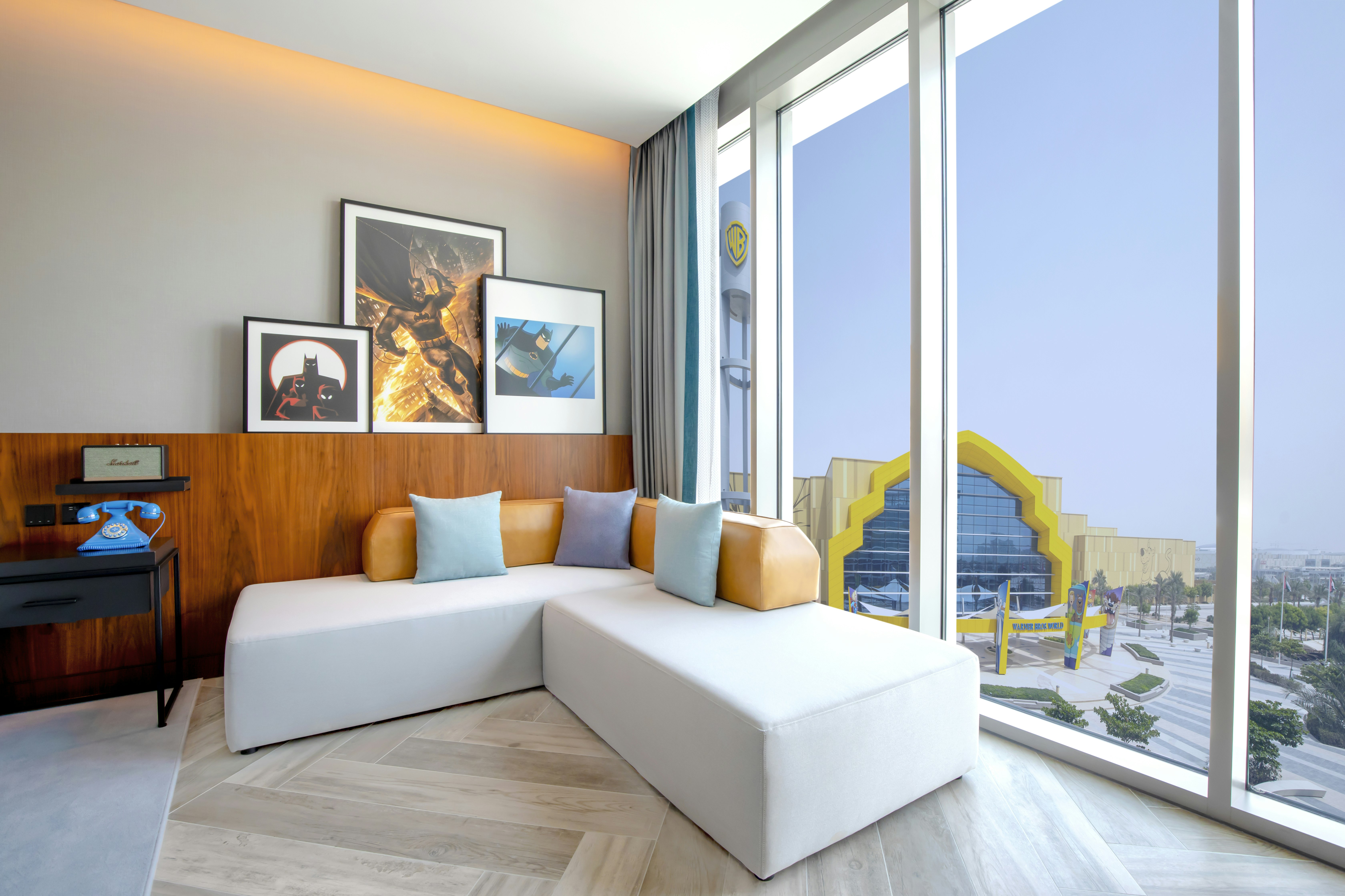 King Directors Room with Yas Theme Park Access، The WB Abu Dhabi, Curio Collection by Hilton 3/10