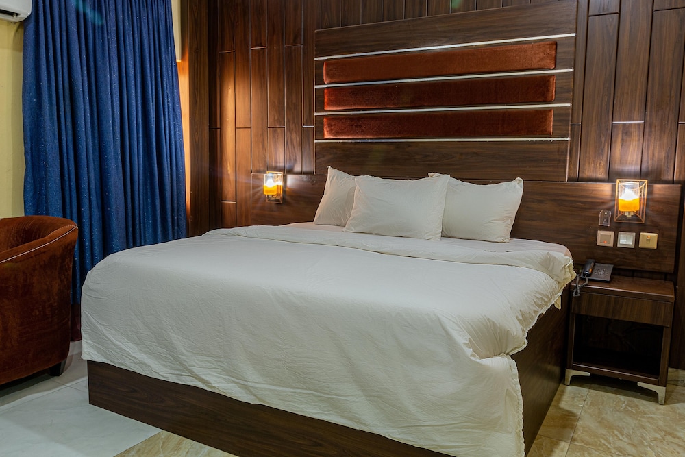 Hotel de Bently 15/50