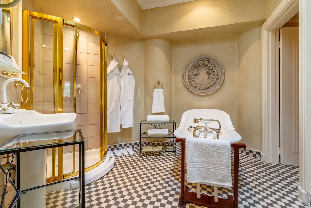 Blue Mountain Luxury Lodge 12/33