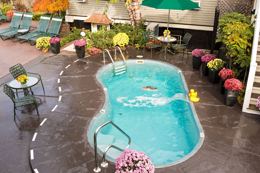 Crowne Pointe Historic Inn Spa 42/75