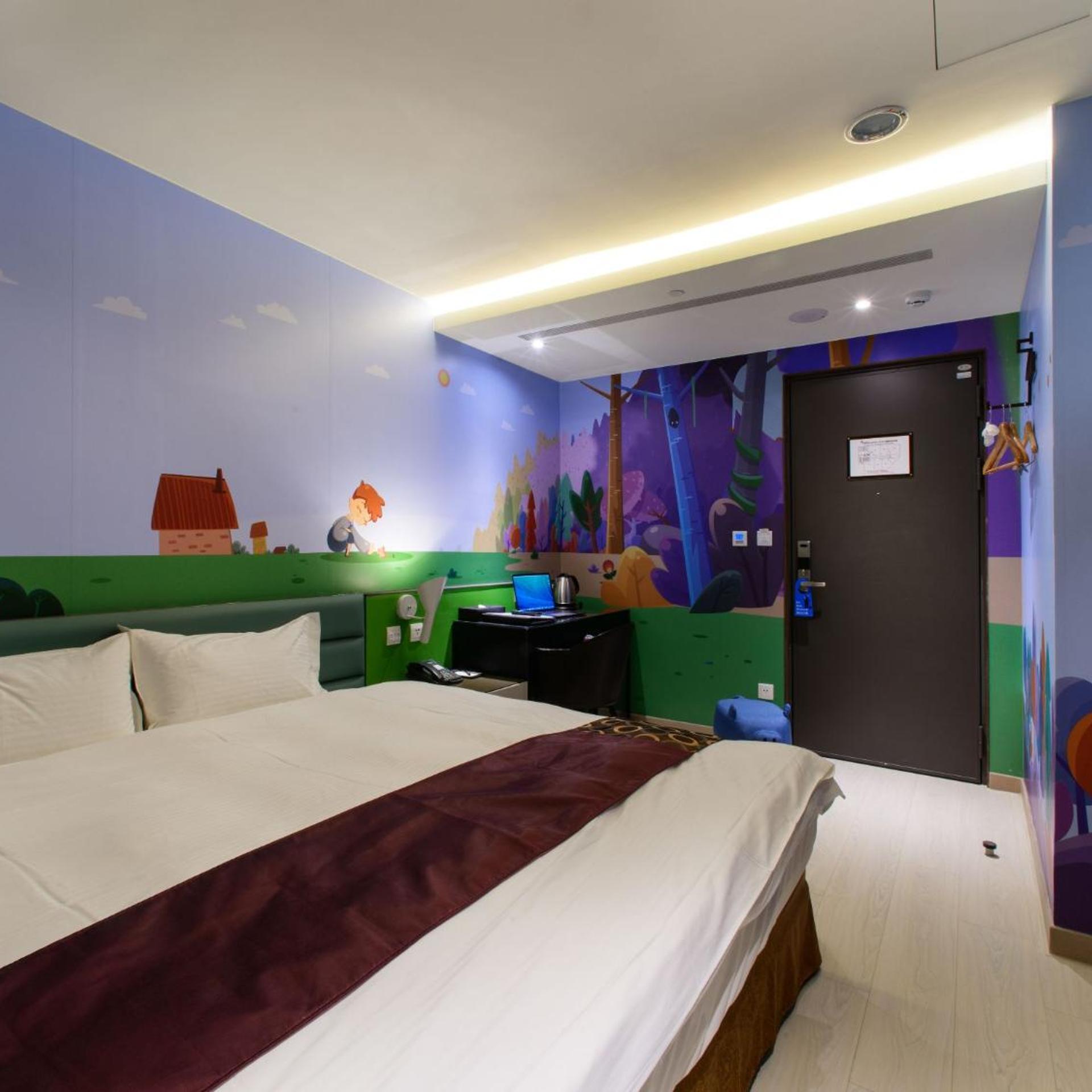 Theme, Double Bed