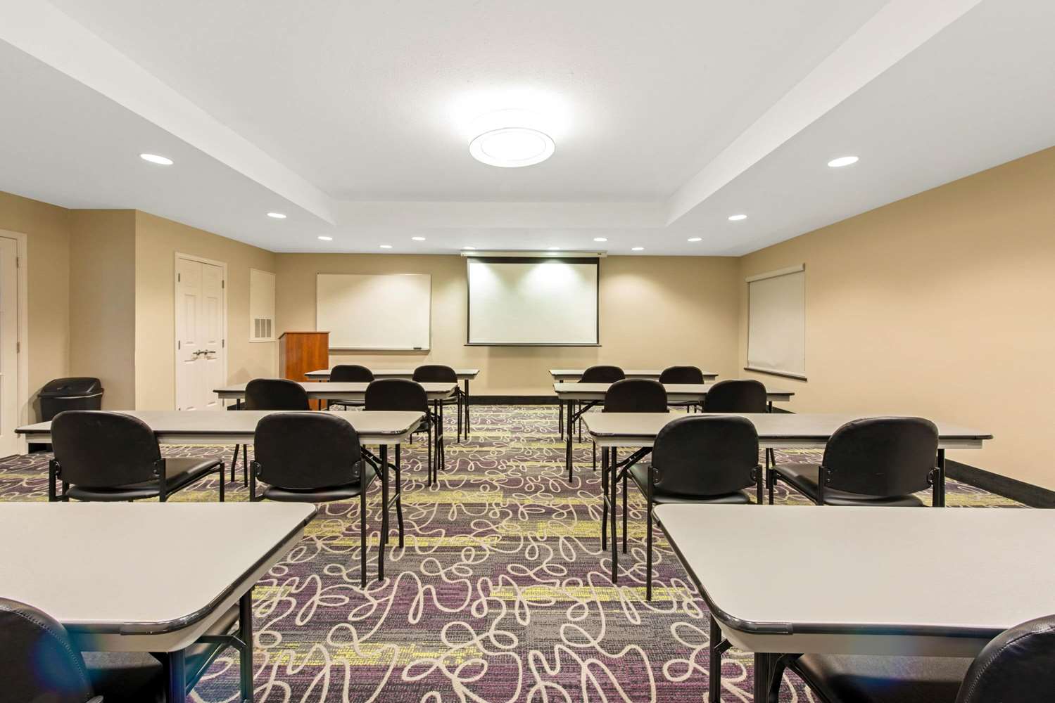 La Quinta Inn & Suites by Wyndham Bridge City 36/44