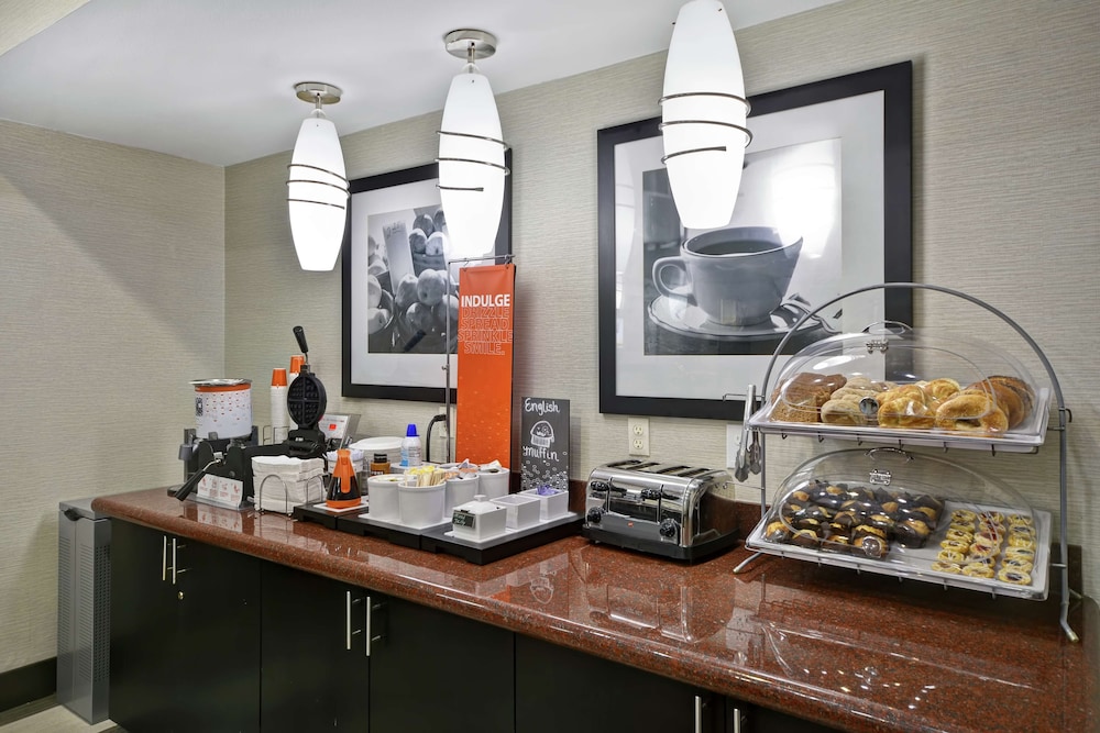 Hampton Inn and Suites Corpus Christi I-37 Navigation Blvd 34/48
