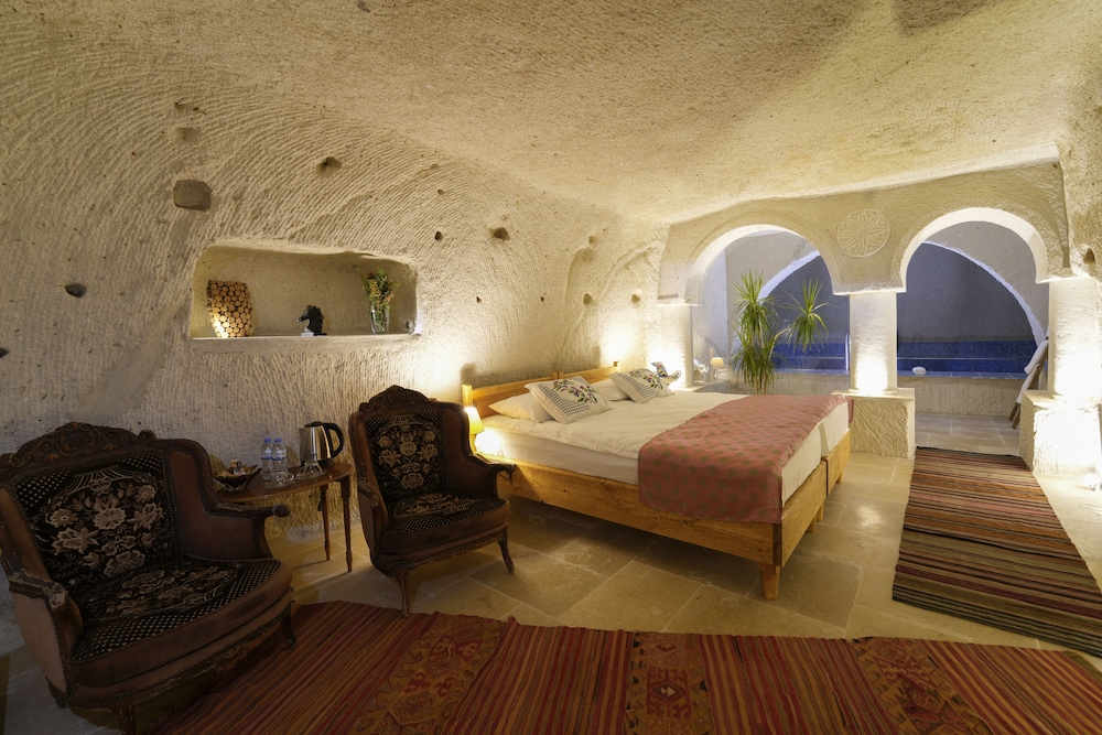 My Cave Suites 34/50