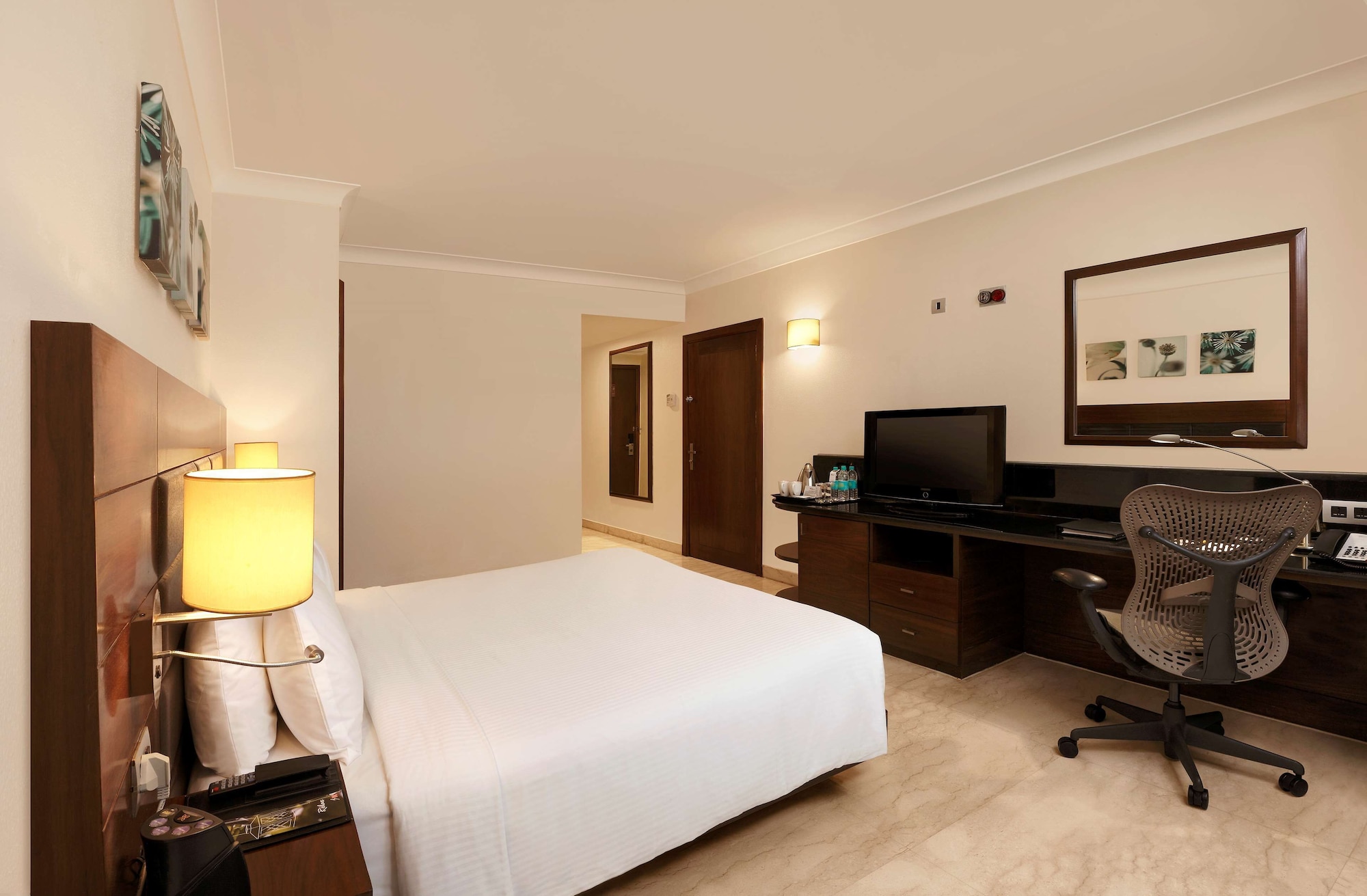 ROOM, KING BED, ACCESSIBLE