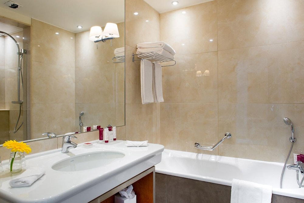 Lake, Deluxe, Double Bed, Terrace، Impérial Palace 2/2