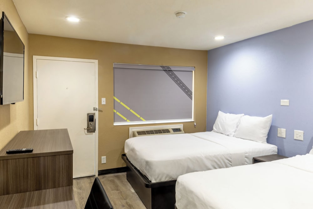 Super 8 by Wyndham Big Spring 11/28