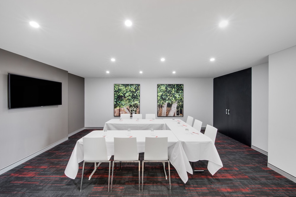 Mercure Sydney Blacktown 65/72