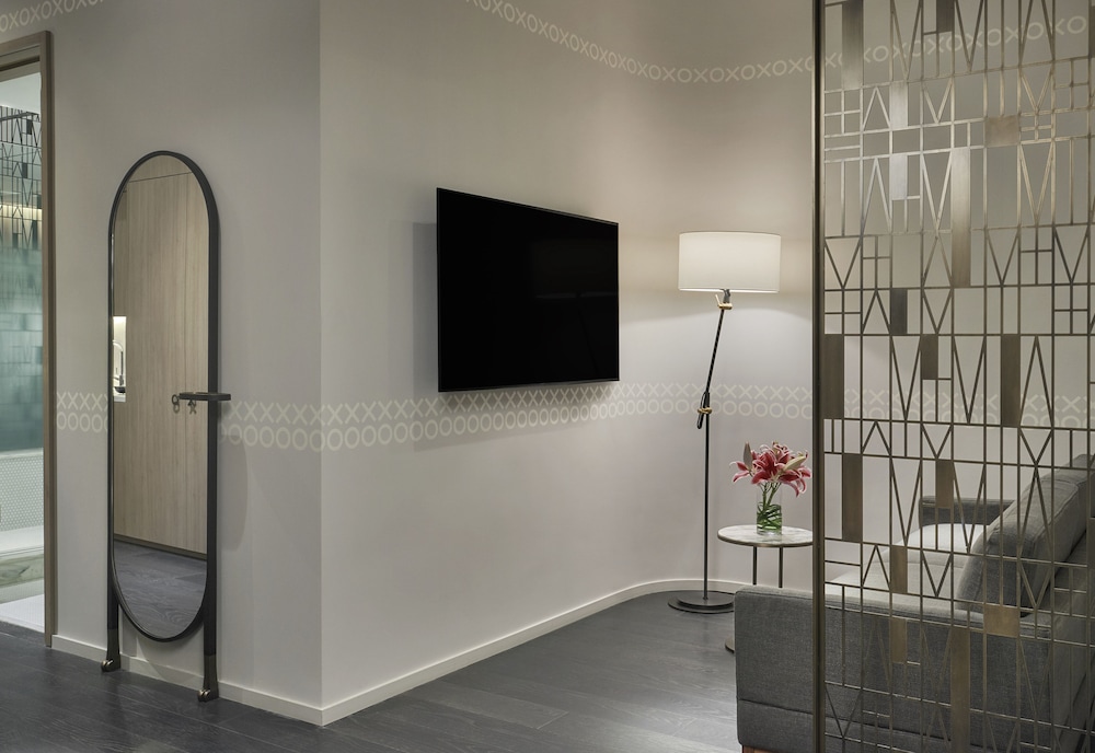 SLS LUX Brickell 49/60