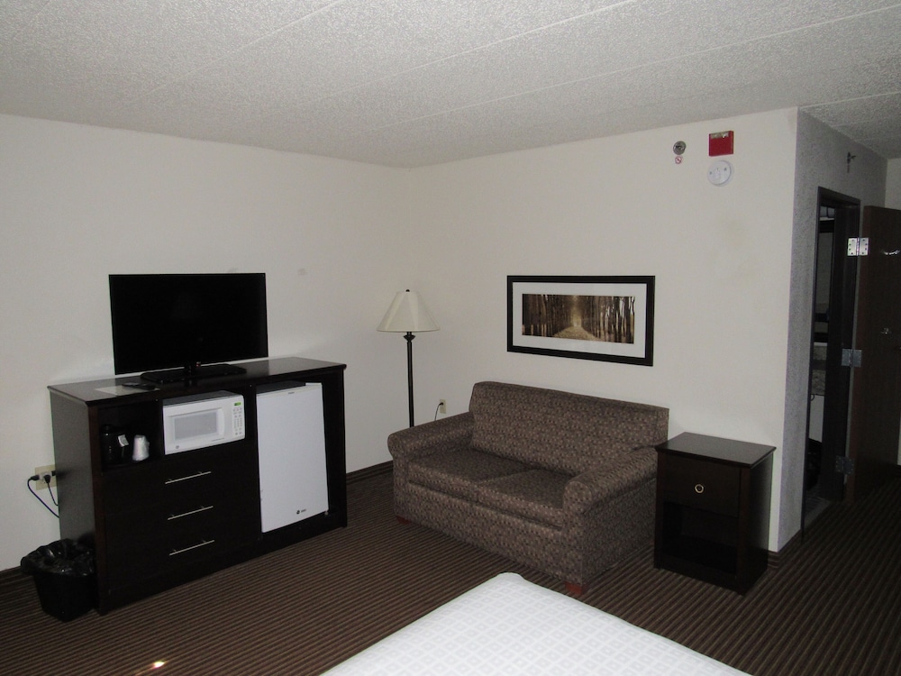 Americinn By Wyndham Menominee 28/40