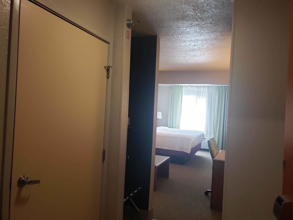 Country Inn & Suites by Radisson, Fairview Heights, IL 6/39
