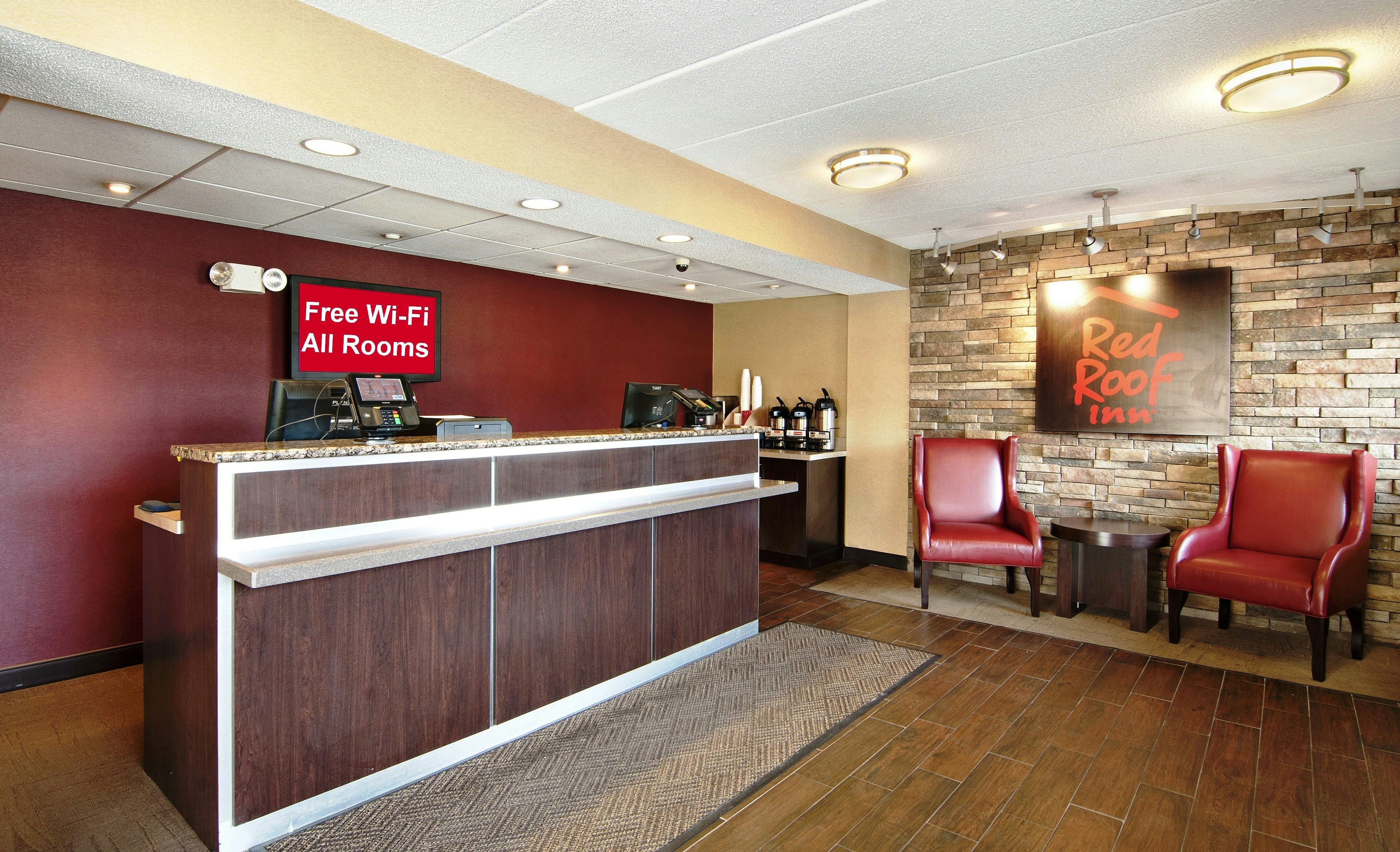 Red Roof Inn Charleston - Kanawha City 5/21