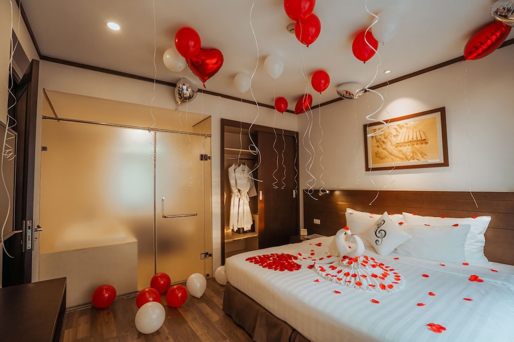 Opera, Suite, Queen Bed