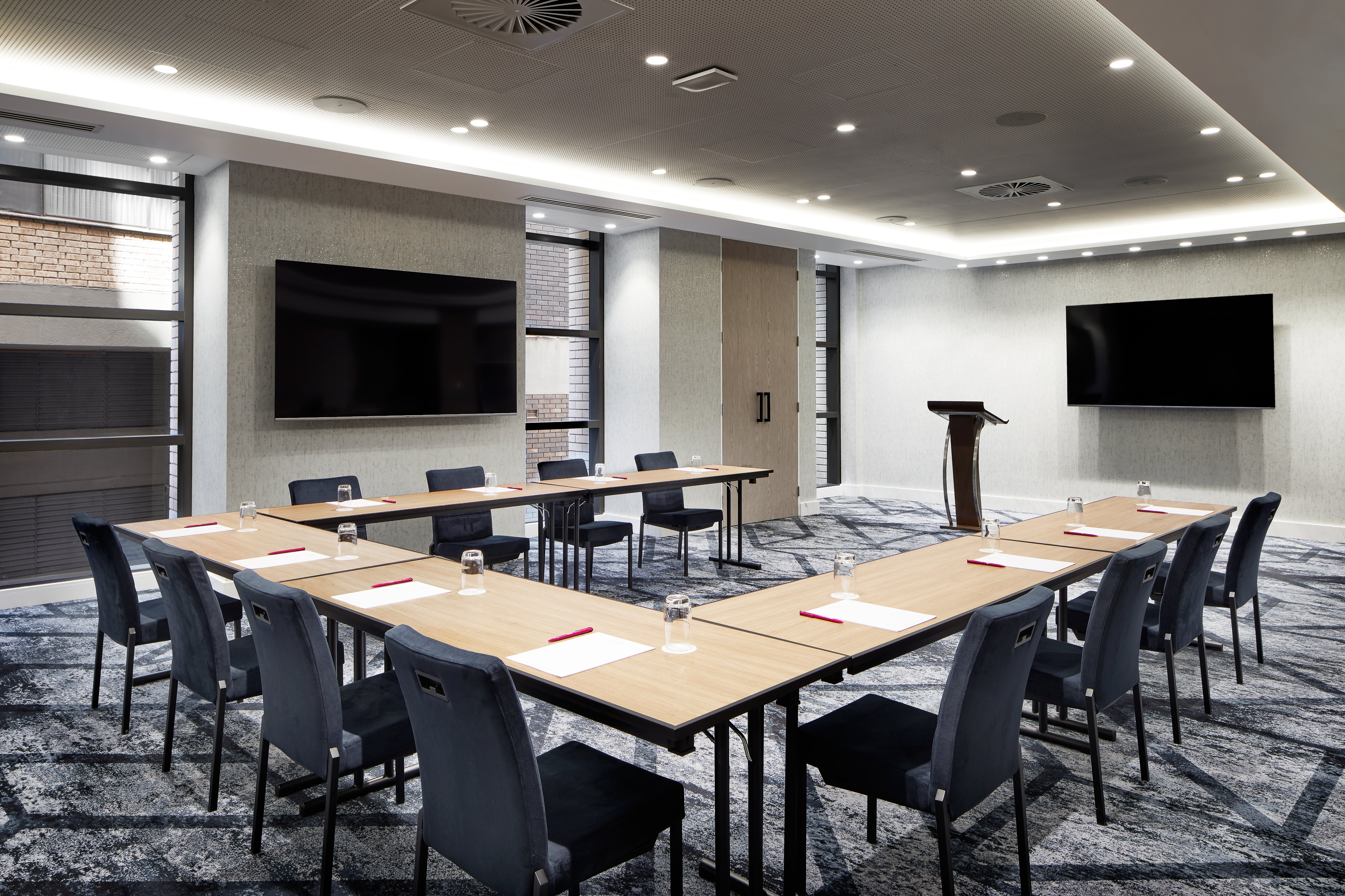 Crowne Plaza Sydney Darling Harbour 63/81