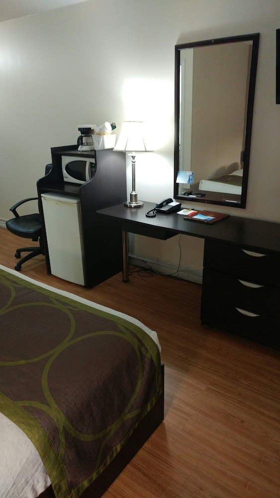 Super 8 by Wyndham Cambridge/Kitchener/Waterloo Area 30/33