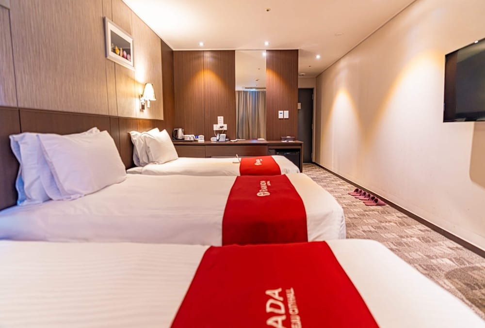 DELUXE, 3 BEDS