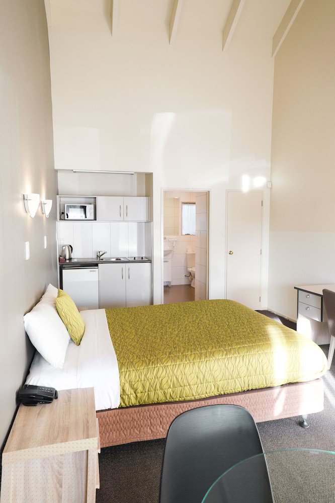 Airport Manor Inn 21/66
