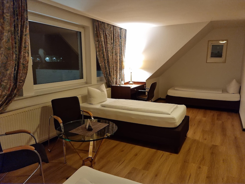 Erbenholz Hotel and Restaurant 14/40