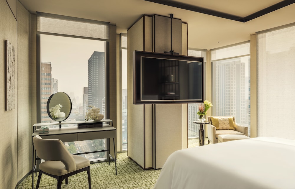 EXECUTIVE, SUITE, KING BED, CITY VIEW