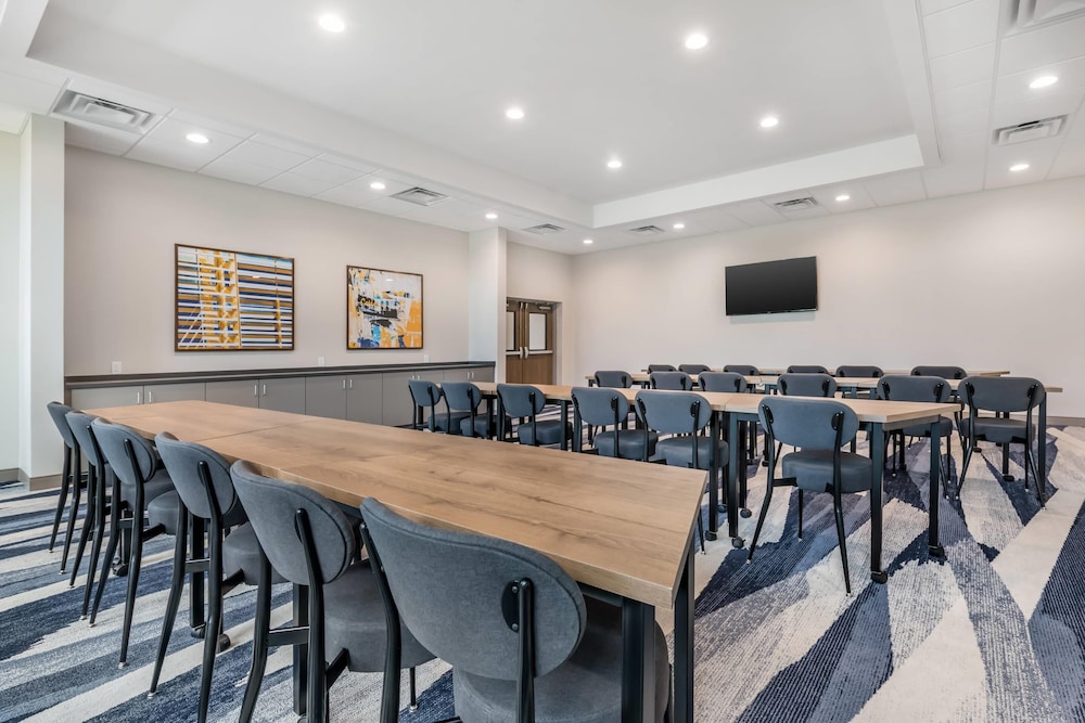 Comfort Inn & Suites Orlando Sanford Airport 41/54