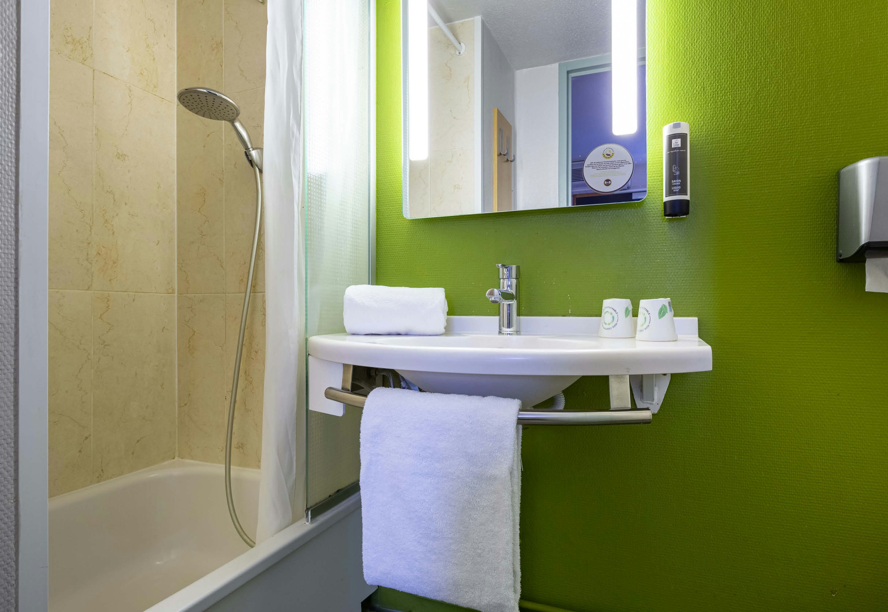 B&B HOTEL Chartres Le Forum 28/29