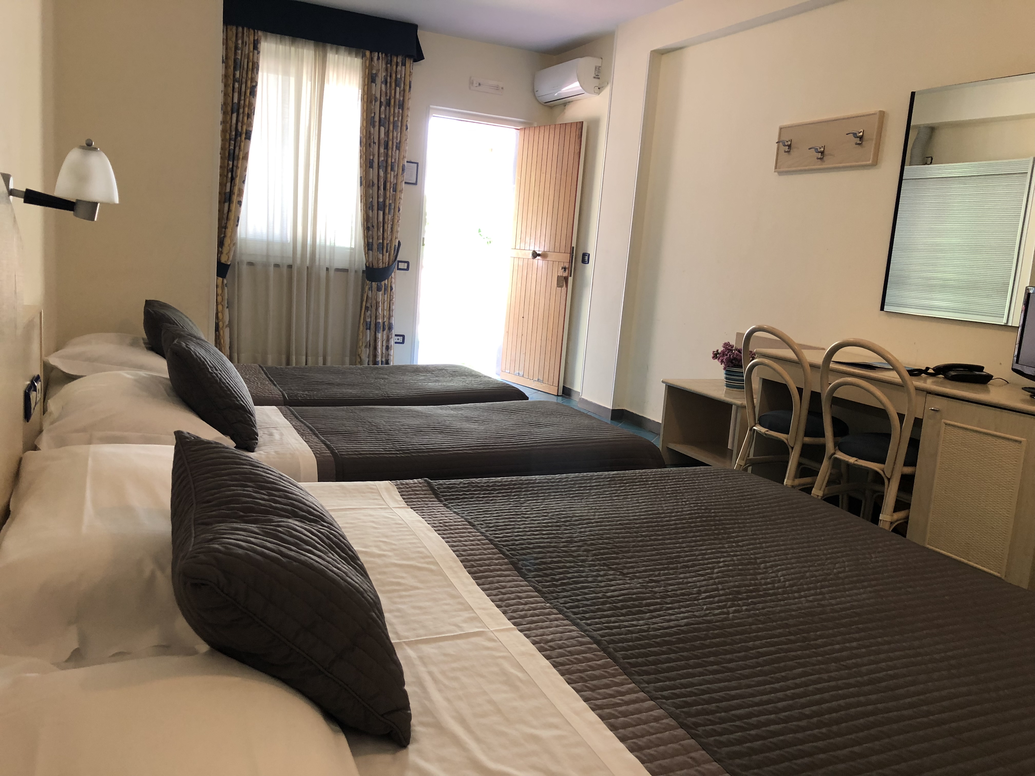 غرفة كلاسيكية ثلاثية، Agave Hotel Residence Inn 2/2