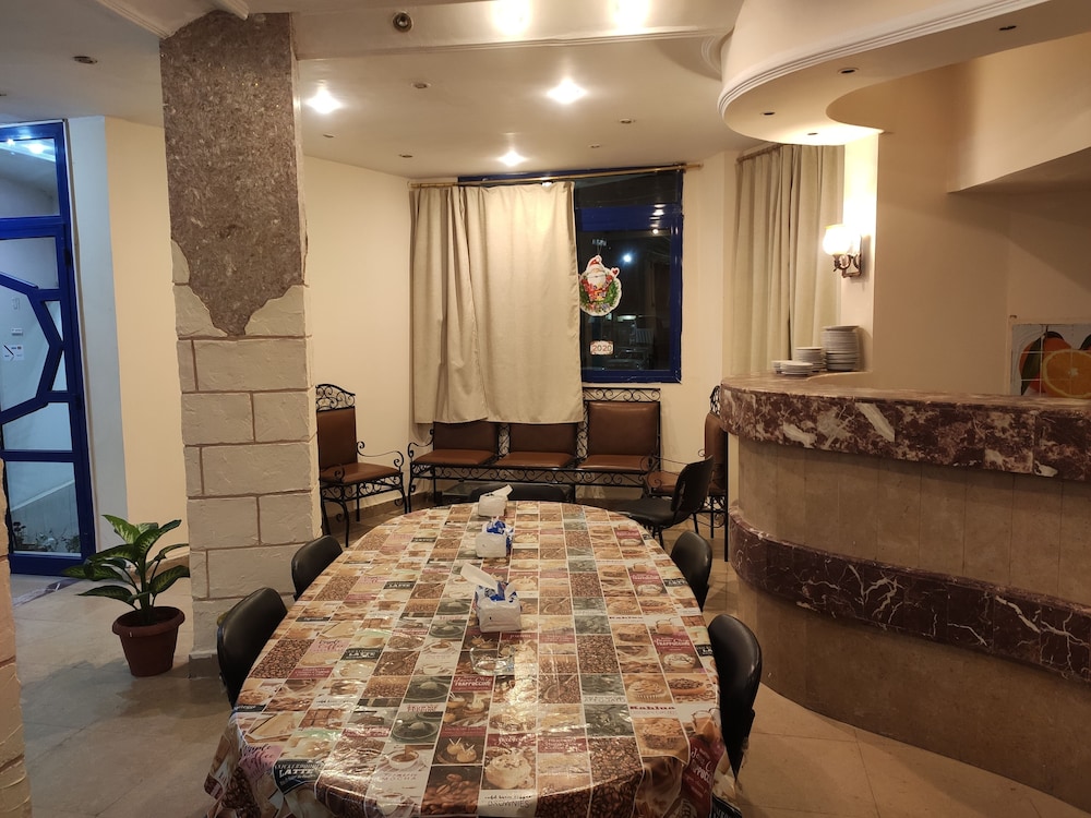 Canary Hotel 40/50