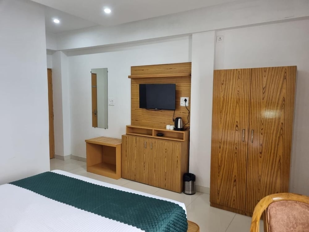 Amritara Sun Inn, Phata 27/40