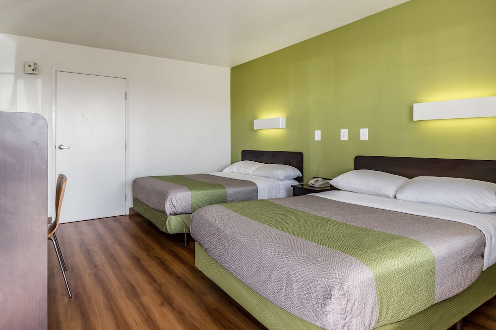 Motel6 El Paso, TX - East 9/32