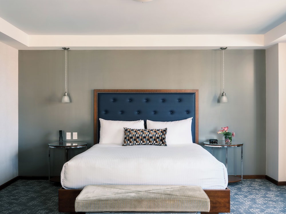 SUITE, KING BED, BALCONY