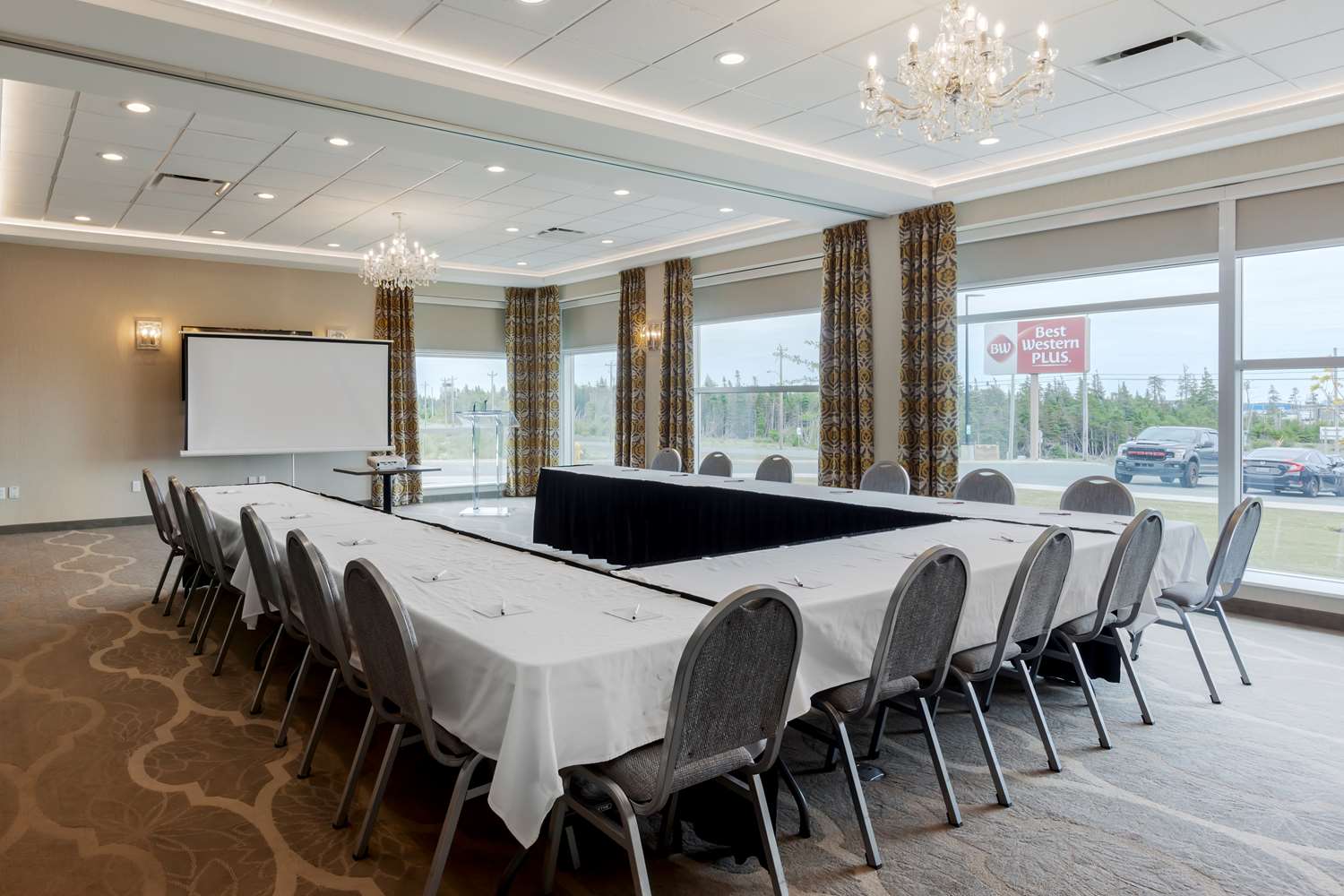 Best Western Plus St. John s Airport Hotel and Suites 33/36
