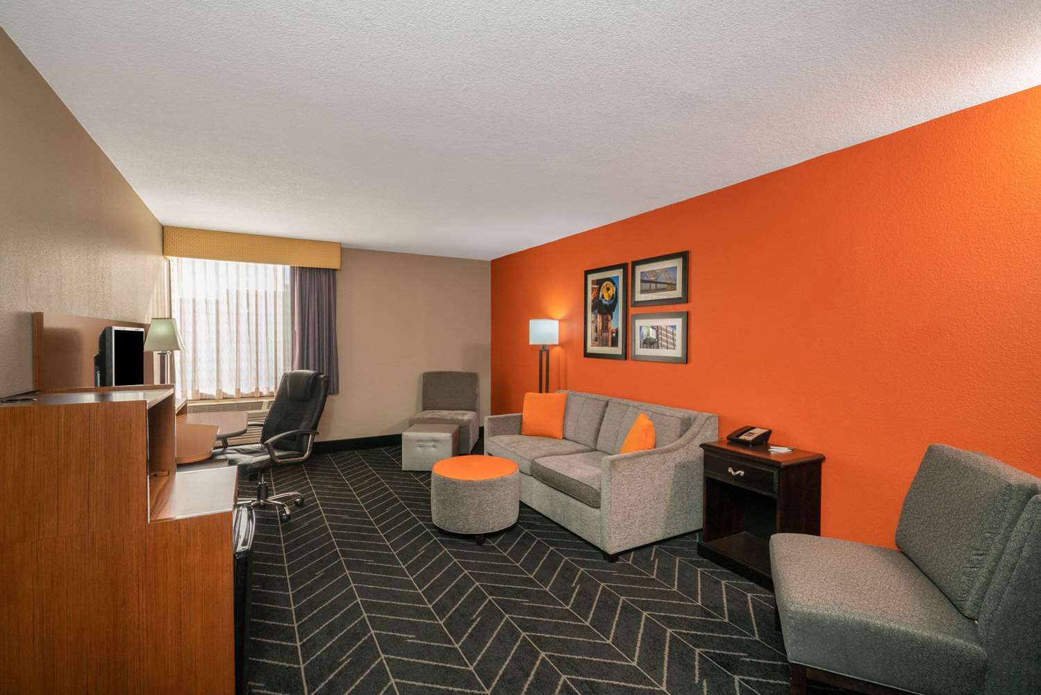 La Quinta Inn & Suites by Wyndham Memphis Airport Graceland 43/71