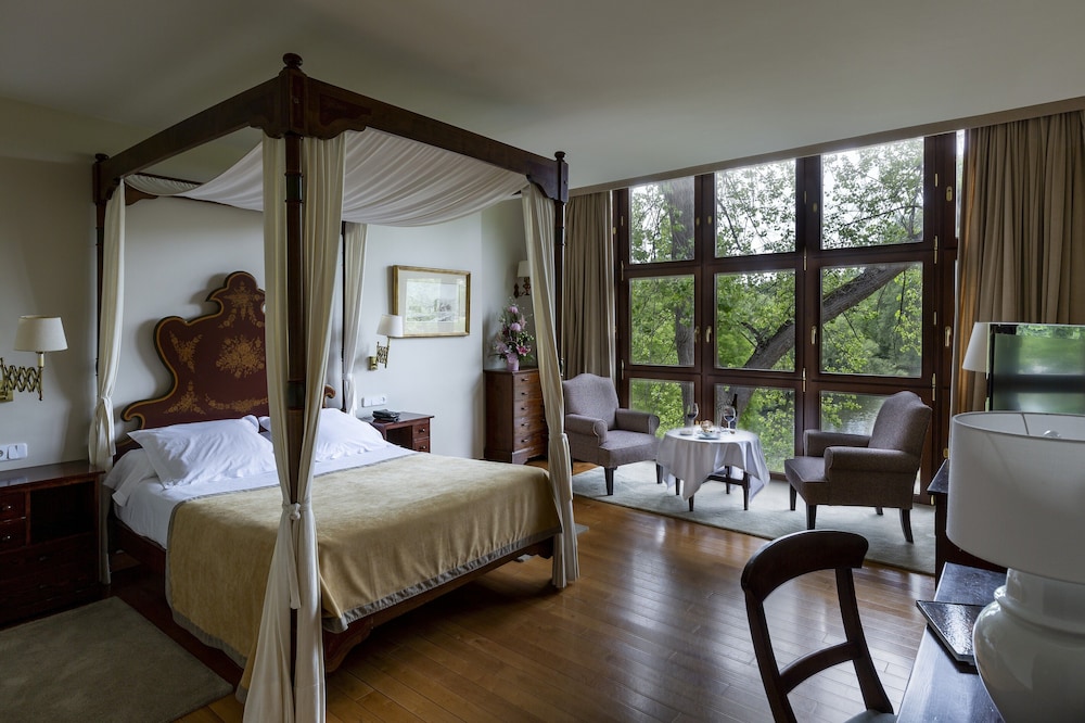 Parador de Gijon 10/50